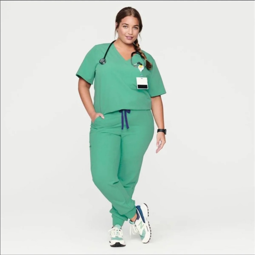 SURGICAL GREEN catarina zamora set!